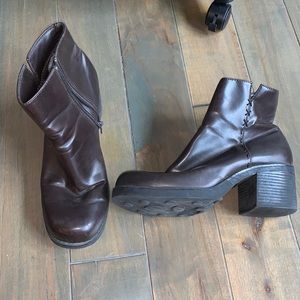 Vintage Wide Toe Brown Boots